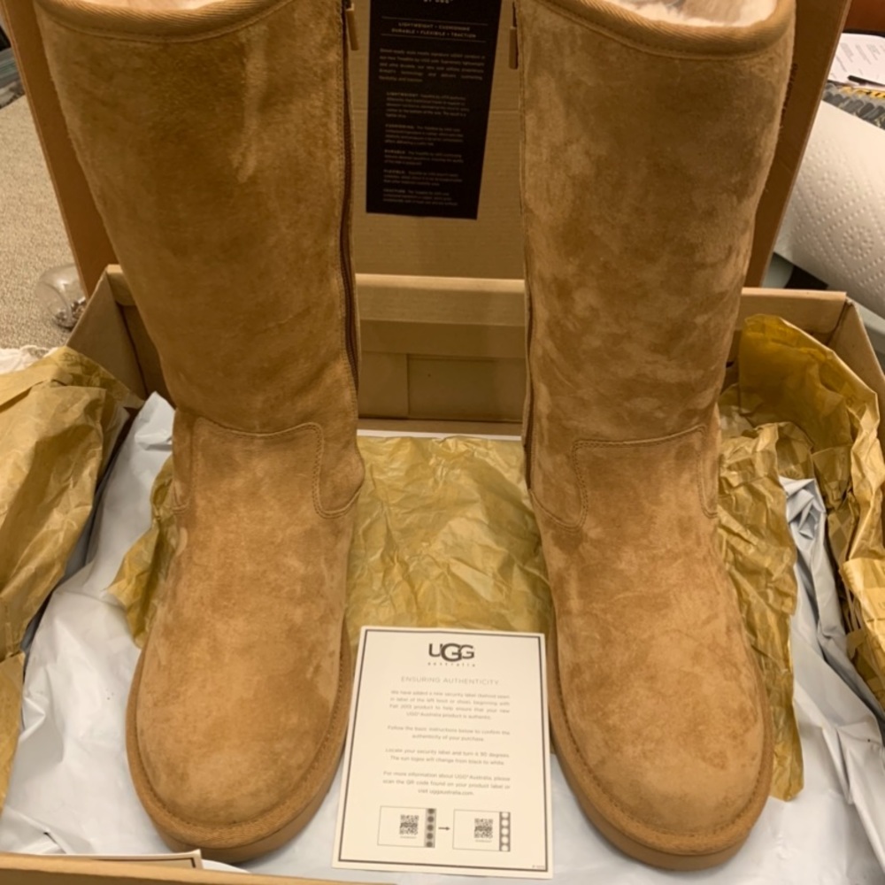 Ugg Classic Tall Boots 8 chestnut.